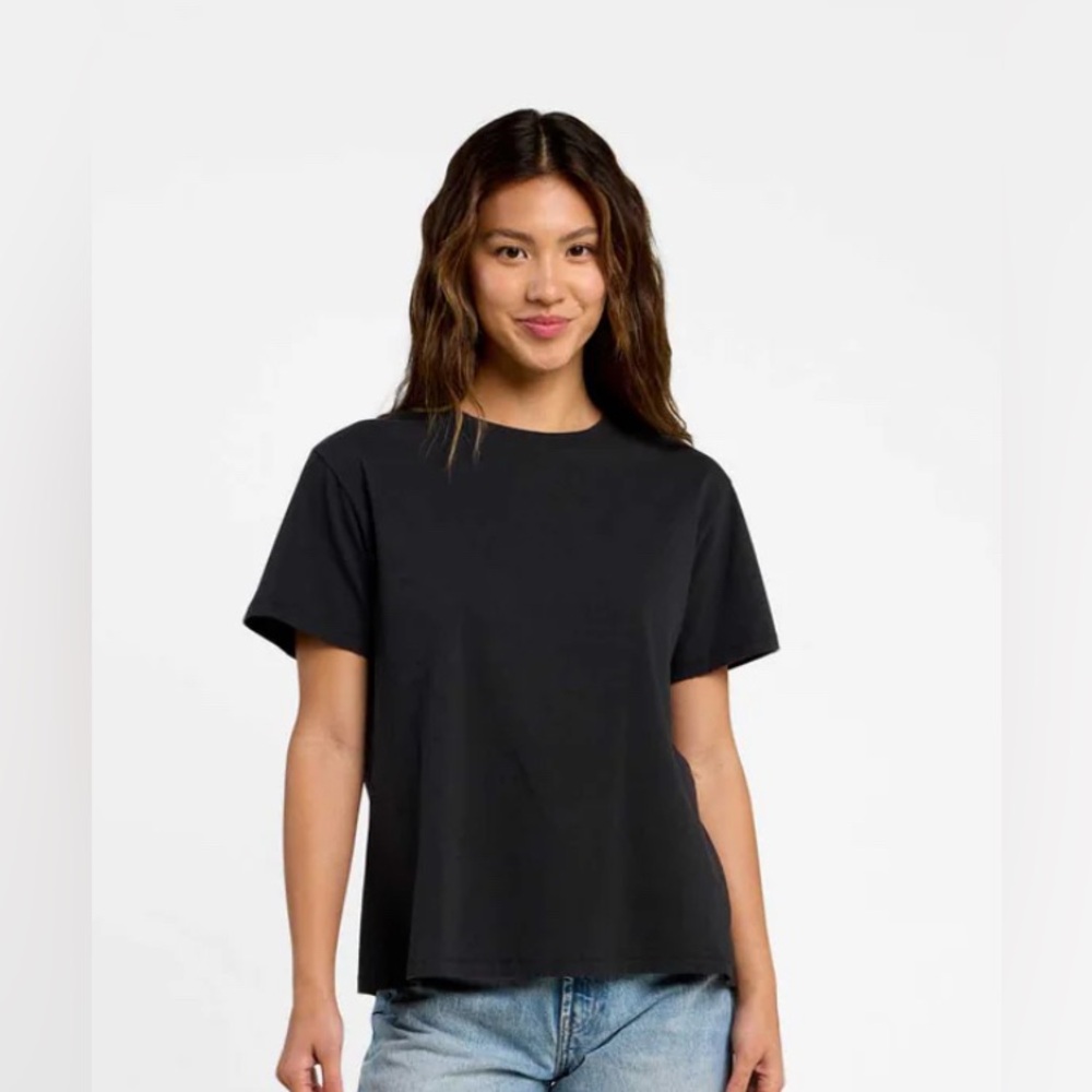 Nuuds everyday black tee